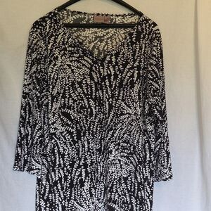 Chicos Easywear Blouse Women's Black & White Gromett Detail Size 2
